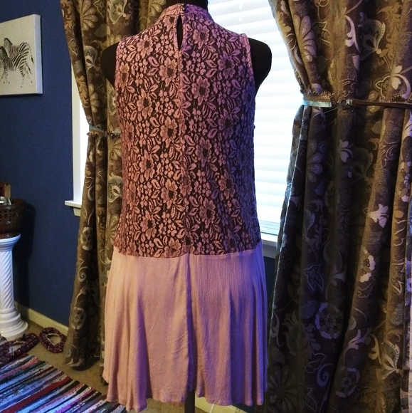 Tops - Picture 5 of 7